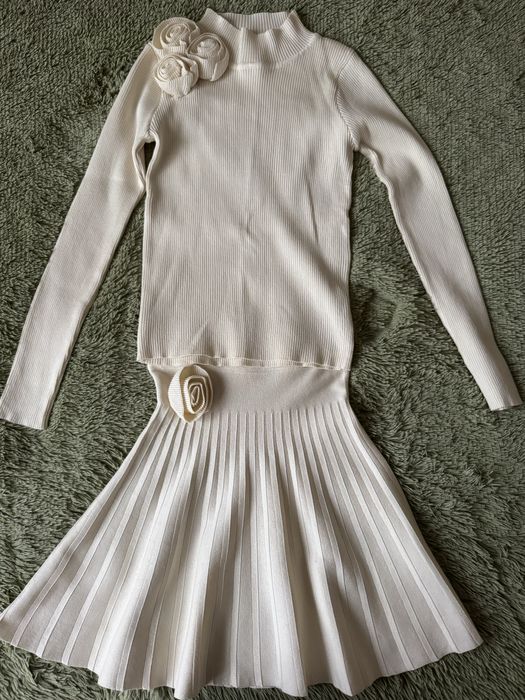 Елегантний кремовий костюм гольф та спідниця