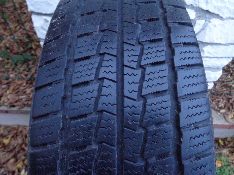 2szt. 215.65.16 C  Hankook Winter RW06 215/65R16 C 106/104T