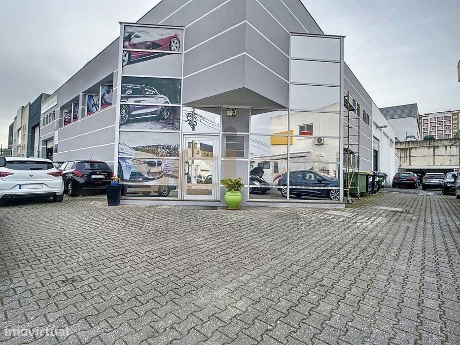 Armazém Industrial | Santa Marta do Pinhal | 1089 m2 Área