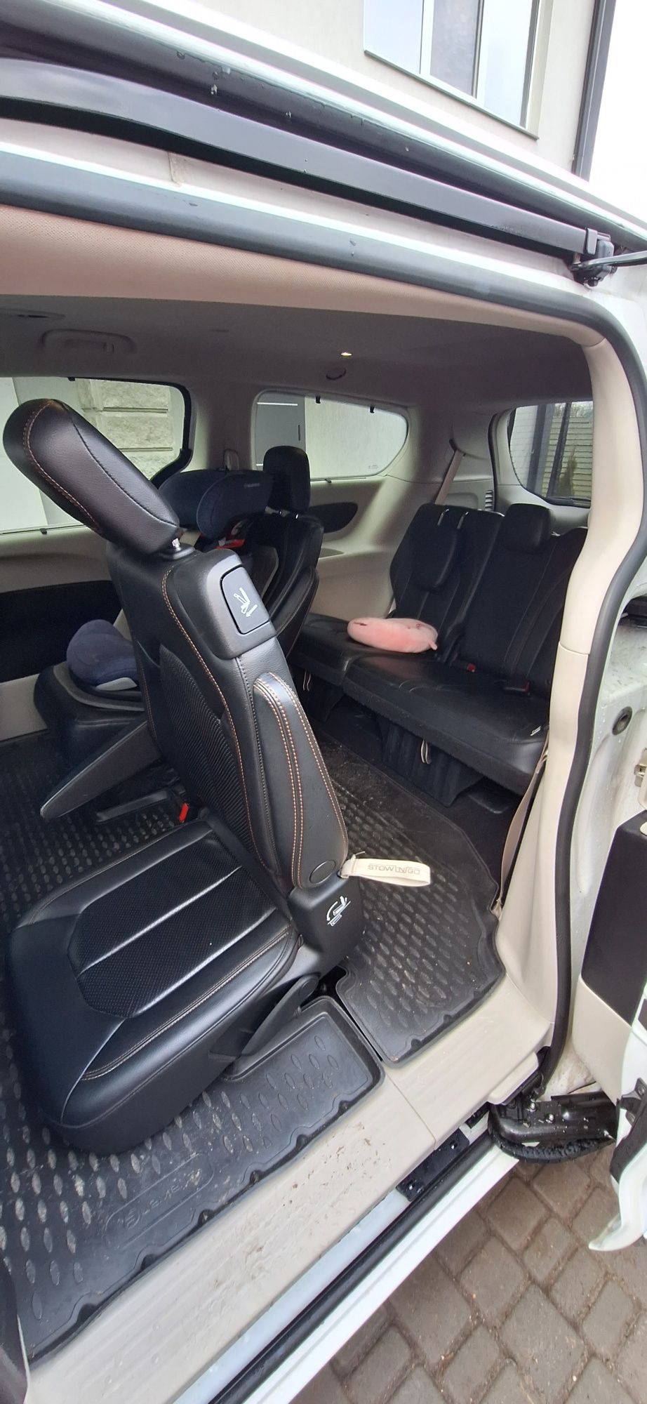Chrysler pacifica