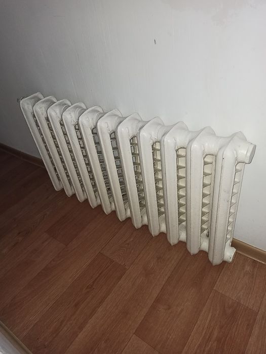 Батарея чавунна в доброму стані