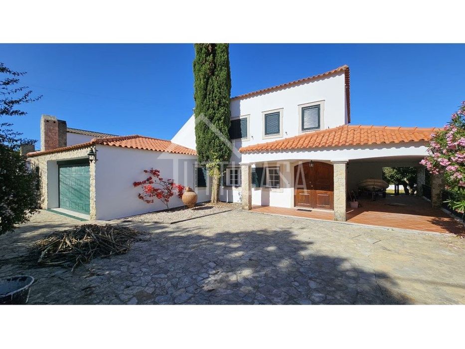 Linda Moradia com Piscina no Aldeamento Vale de São Gião Milharado