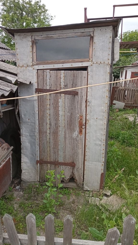 Продам  1/2 будинку.(Вулиця М. Грушевського. Стара назва Чекістів)