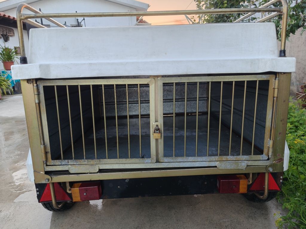 Reboque para cães / carga fechado com tejadilho e roda suplente