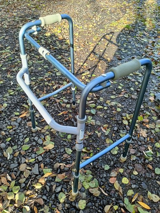 Chodzik dla osoby starszej