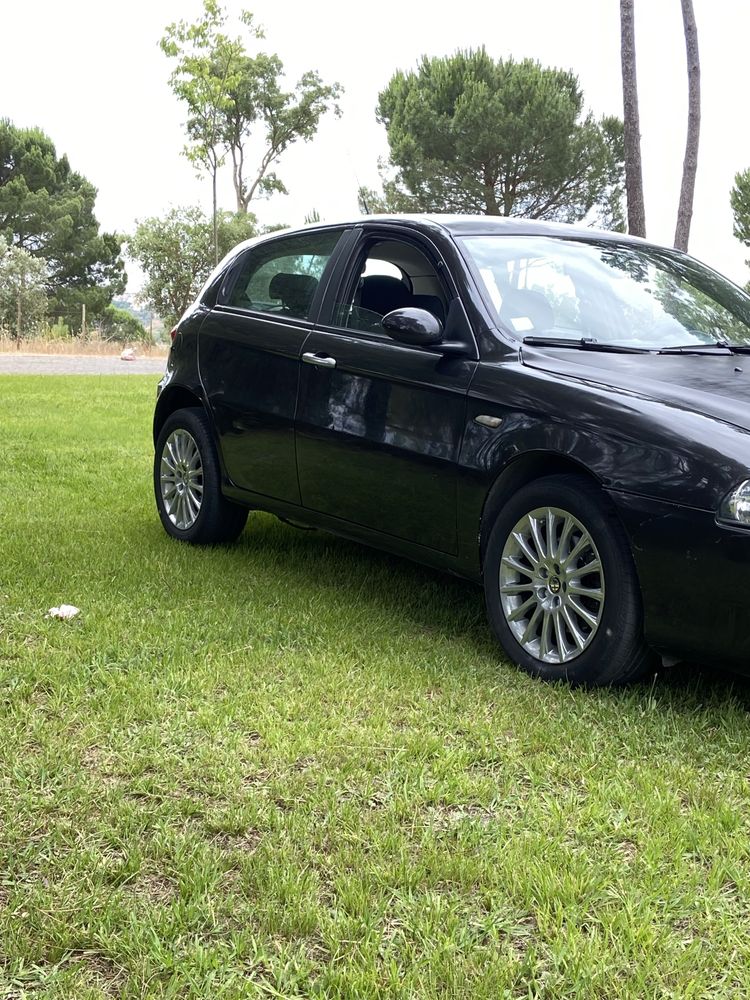 Alfa Romeu 147 do ano 2006 tem 174mil km ( Em muito bom estado )