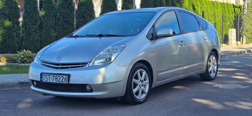 Toyota Prius Toyota Prius II – oszczędna, niezawodna i gotowa do jazdy!