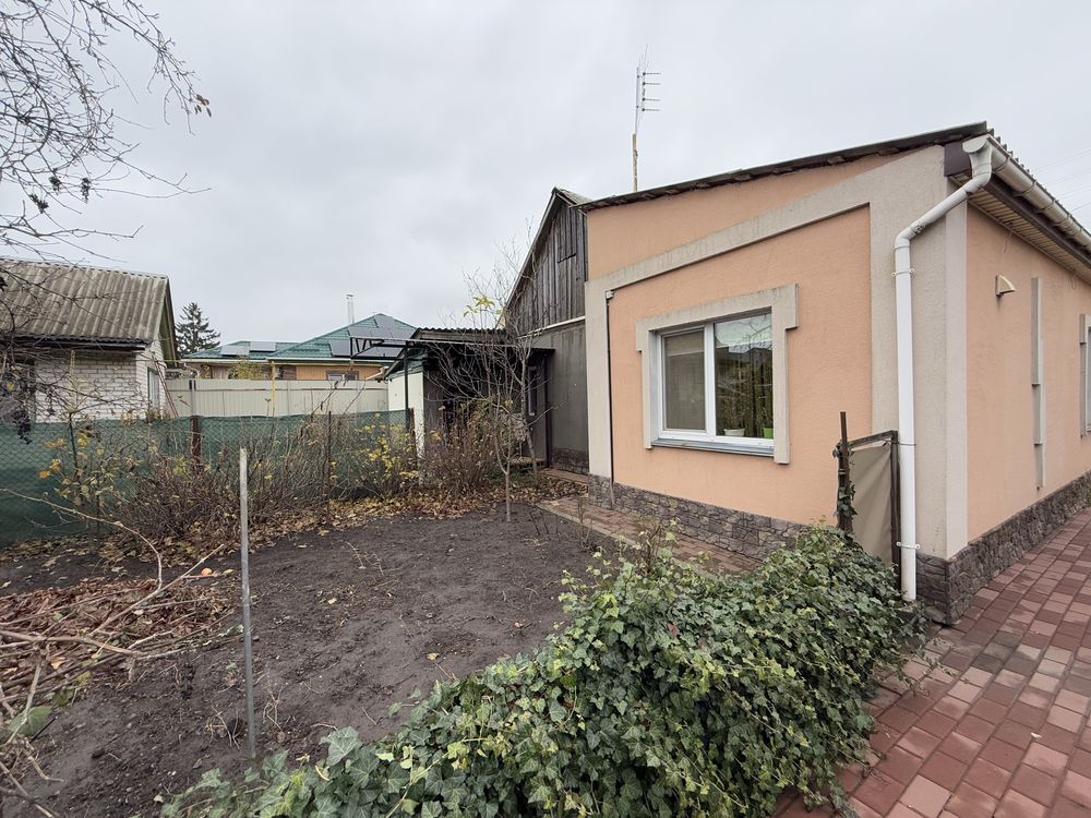 Продам частину будинку з ремонтом! Р-н 3ї лікарні