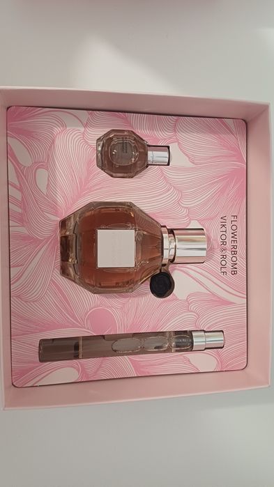 Conjunto Flowerbomb de Victor & Rolf (novo)-50ml