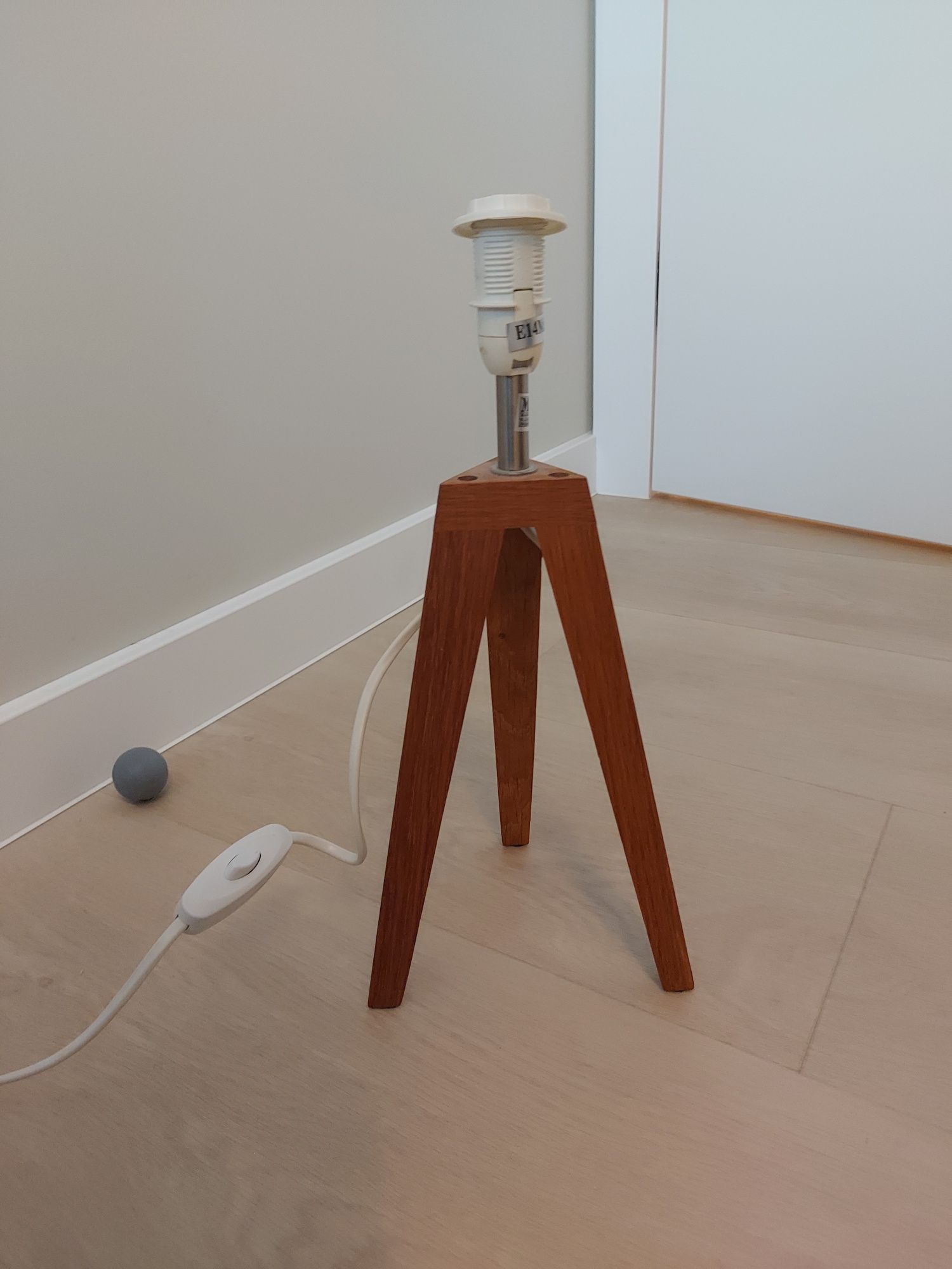 Lampka nocna stołowa dębowe nogi