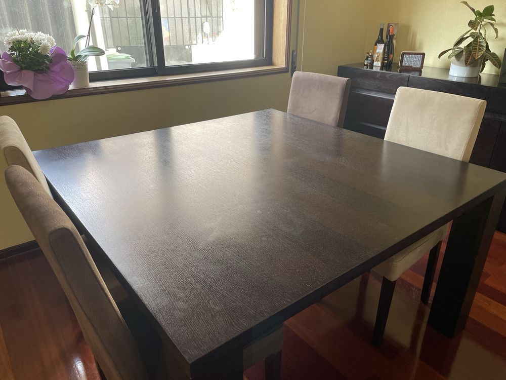 Mesa Quadrada de madeira