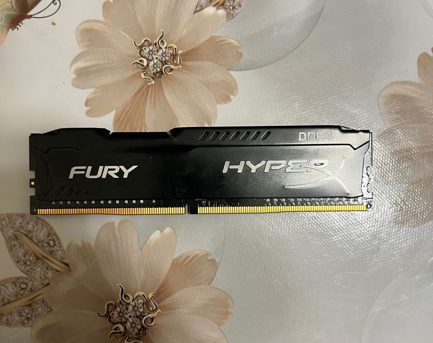 Продам оперативную память Kingston HyperX FURY 8 ГБ DDR4 2400 МГц
