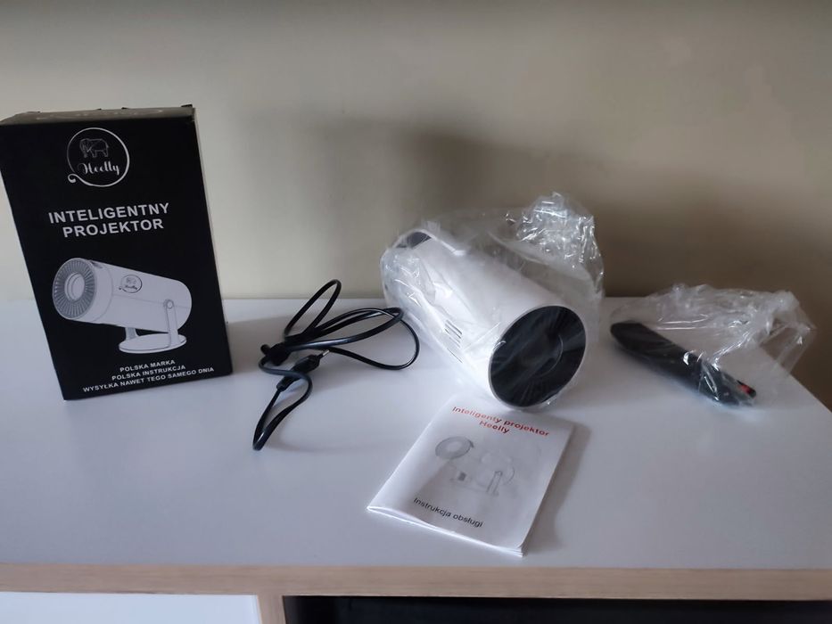 HELLY inteligentny projektor  smart HDMI pilot bluetooth wifi