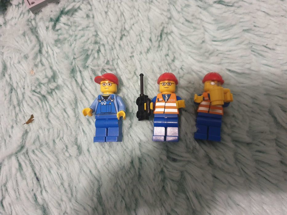 Lego figurki z zestawu 7939 (zestaw z żółtą lokomotywą)