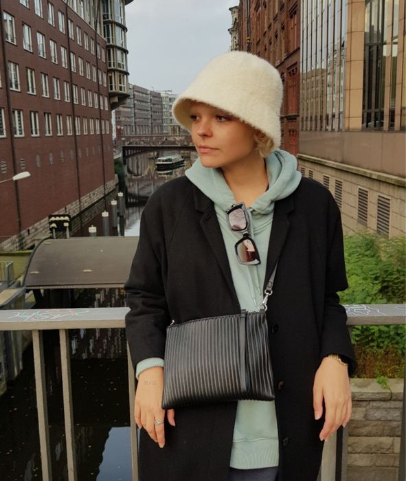 Тепла мохната панамка Weekday