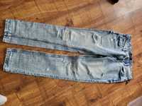 Spodnie jeansowe firmy Reserved