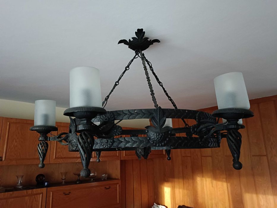 stary żyrandol, kuty, sprawny
