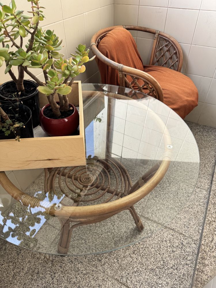 Mesa e 3 cadeiras de jardim em madeira
