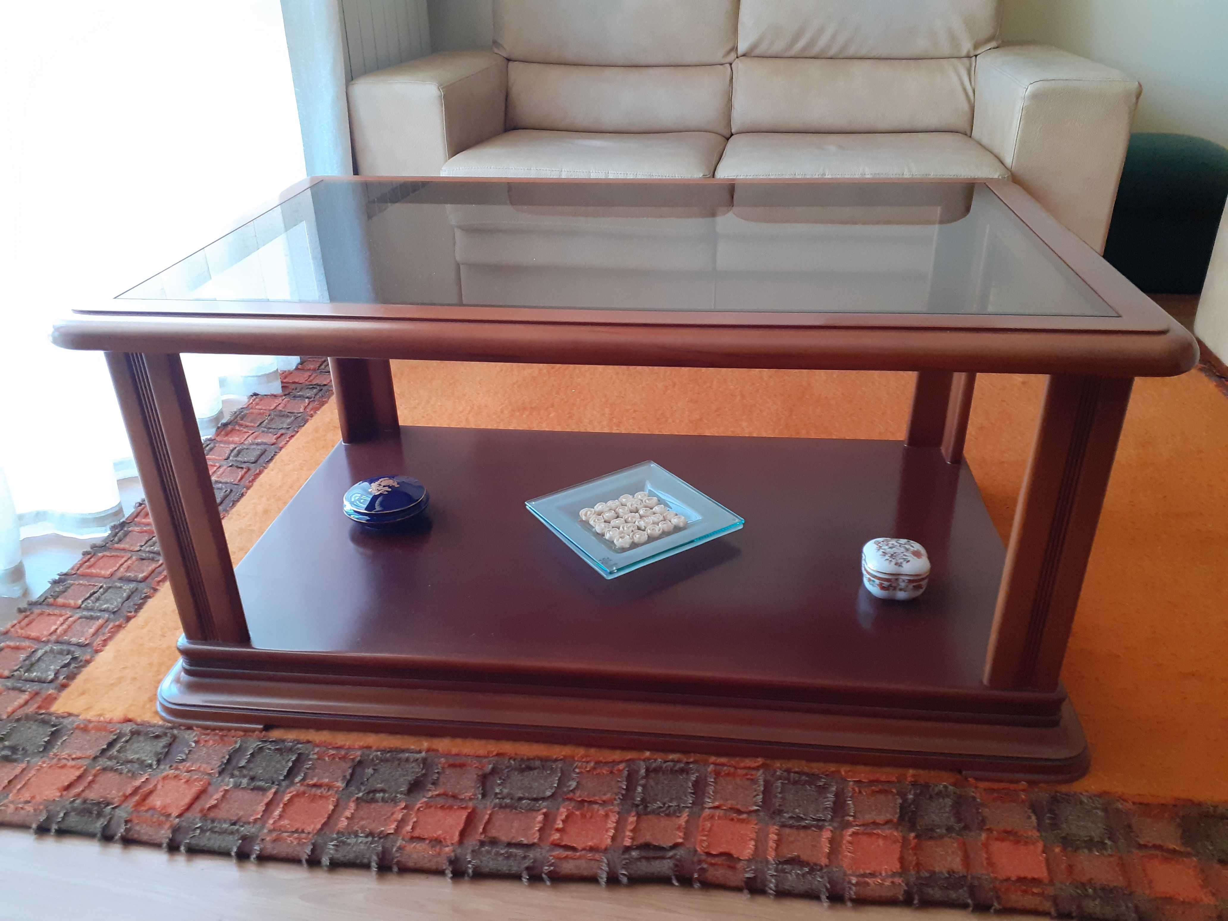 Vendo movel de tv e mesa de centro