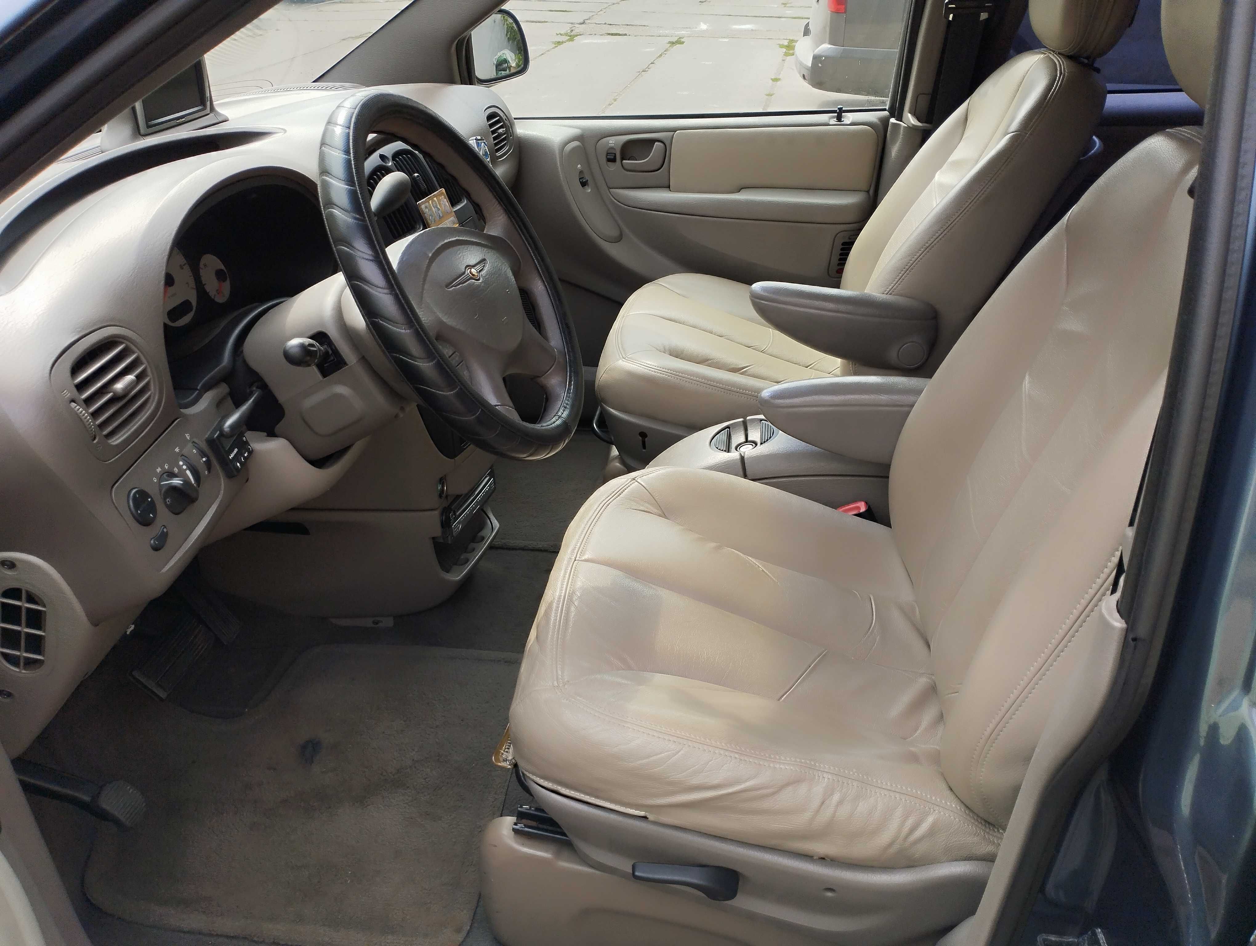 Chrysler Grand Voyager 3.3 v6 AT минивен на автомате газ бензин