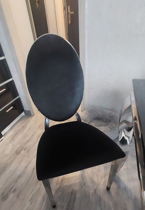 Stół glamour plus cztery krzesła REZERWACJA