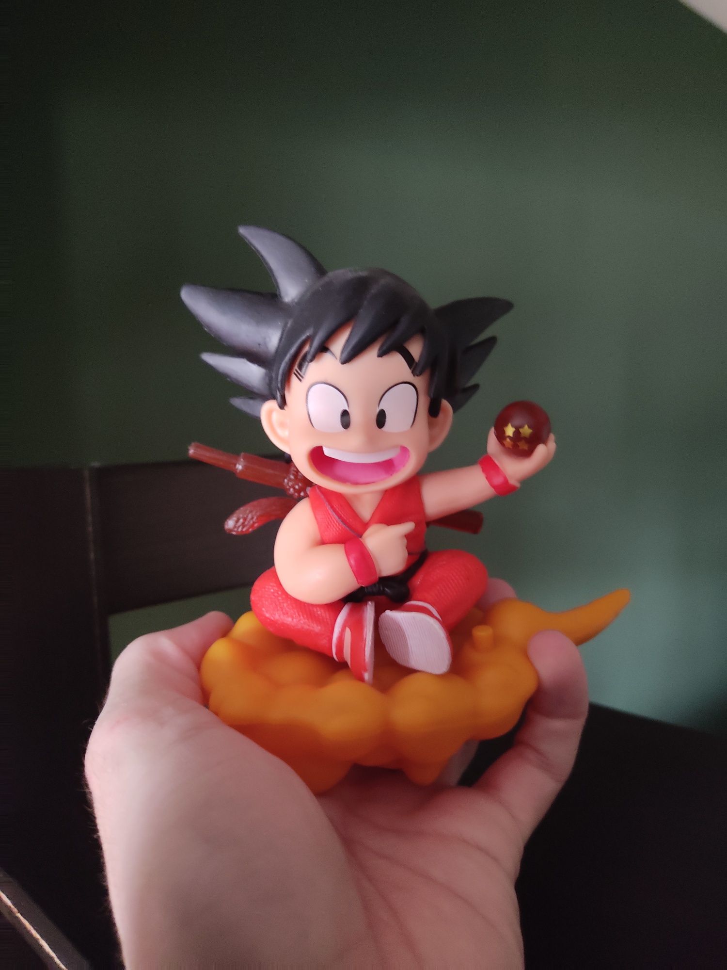 Son Goku na nuvem mágica e bola cristal