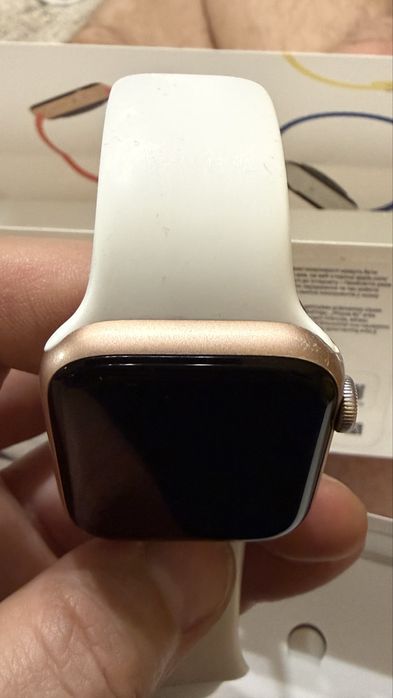 Apple Watch SE (2021) 44 gold rose