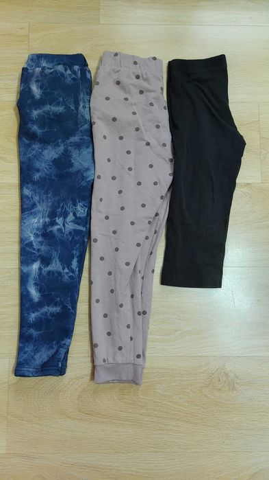 Zestaw 4 par spodni, rozmiar 134 + gratis