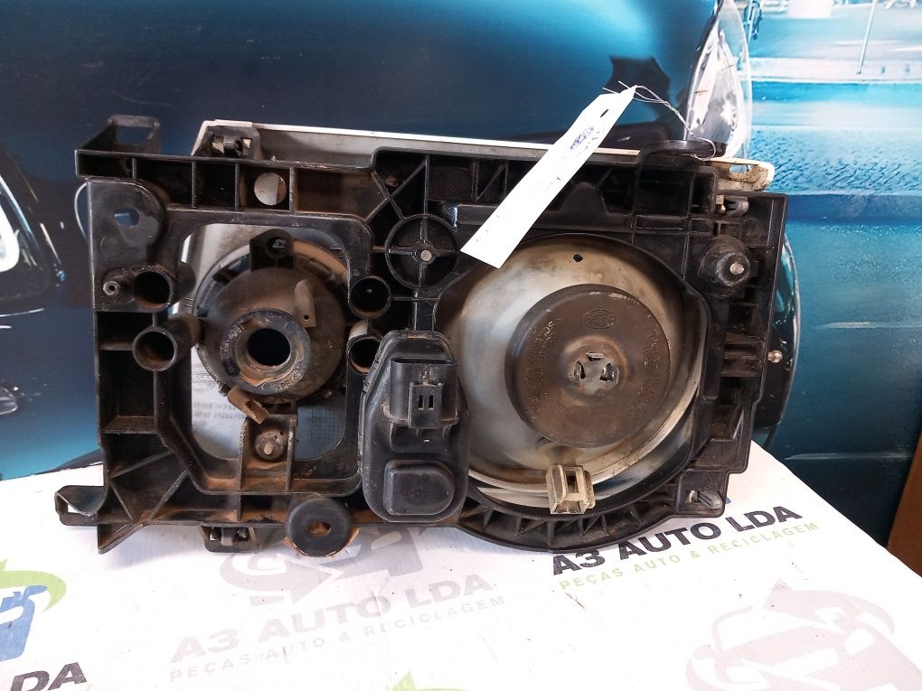 Ótica direita NISSAN TERRANO