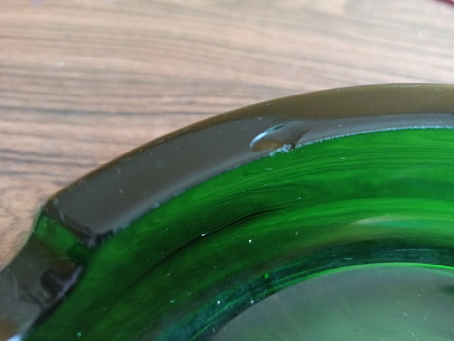 Duża popielnica z zielonego szkła