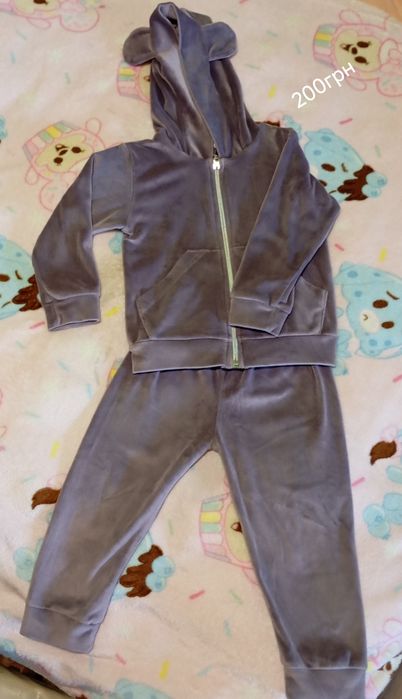 Костюм спортивный на девочку