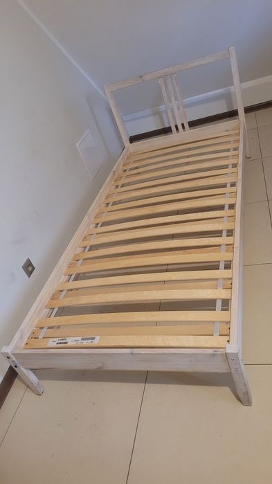 Łóżko sosnowe 80x200,90x200 hotelowe pracownicze krzesła,stół,regały