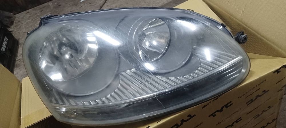 Prawa lampa golf 5