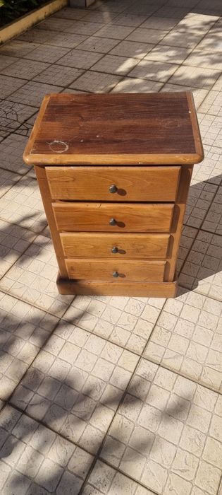 Mesa de apoio em madeira com 4 gavetas