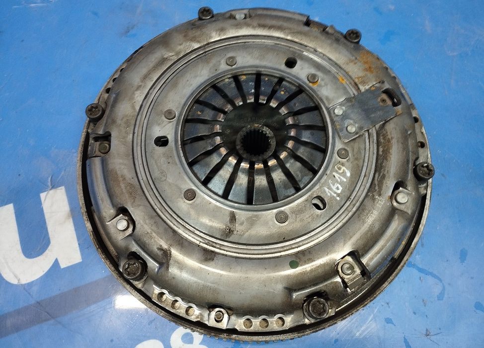 Зчеплення 1.6 Виваро Трафик 3 кошик маховік Trafic 3 Vivaro сцепление
