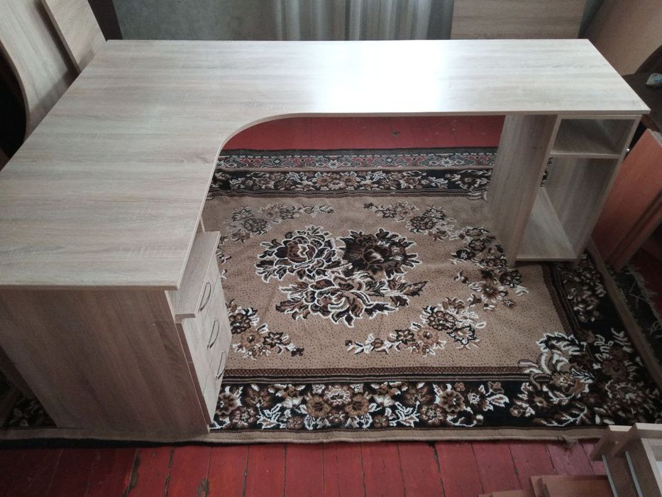 Продам офісний стіл.