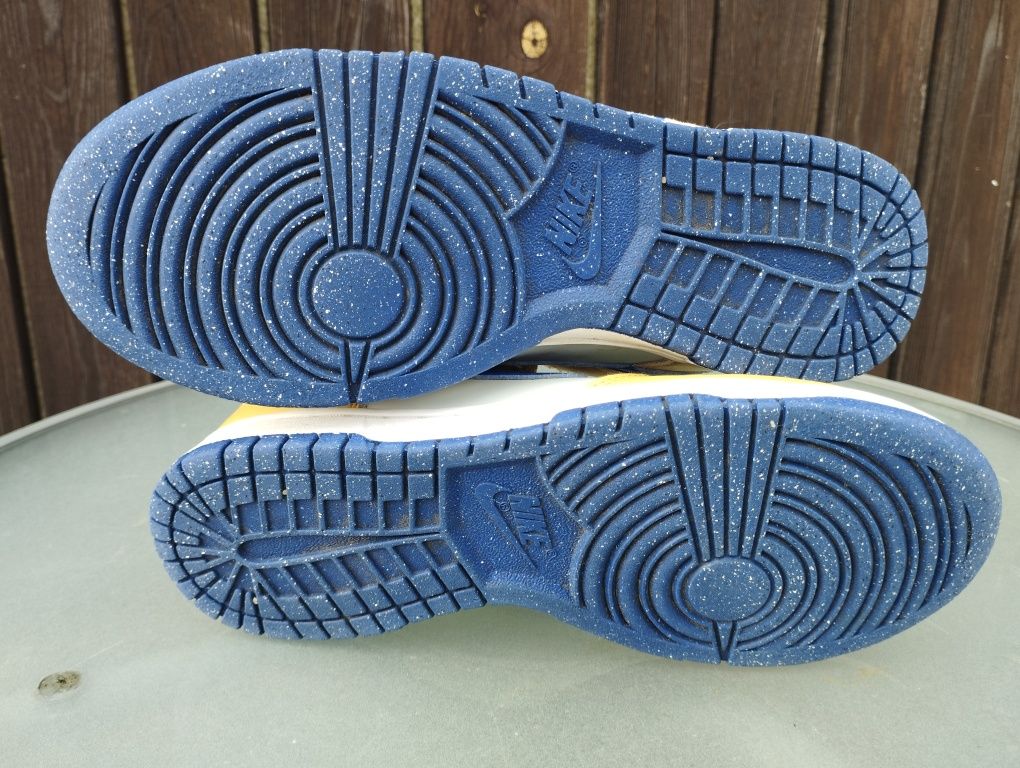 Sneakersy młodzieżowe Nike 39