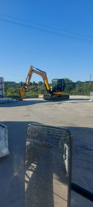 Serviços de retroescavadora e mini giratória