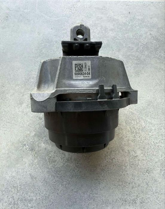 Подушка двигуна 6890834 BMW g05