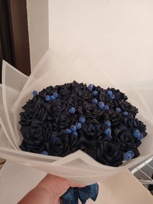 Букет из атласных роз