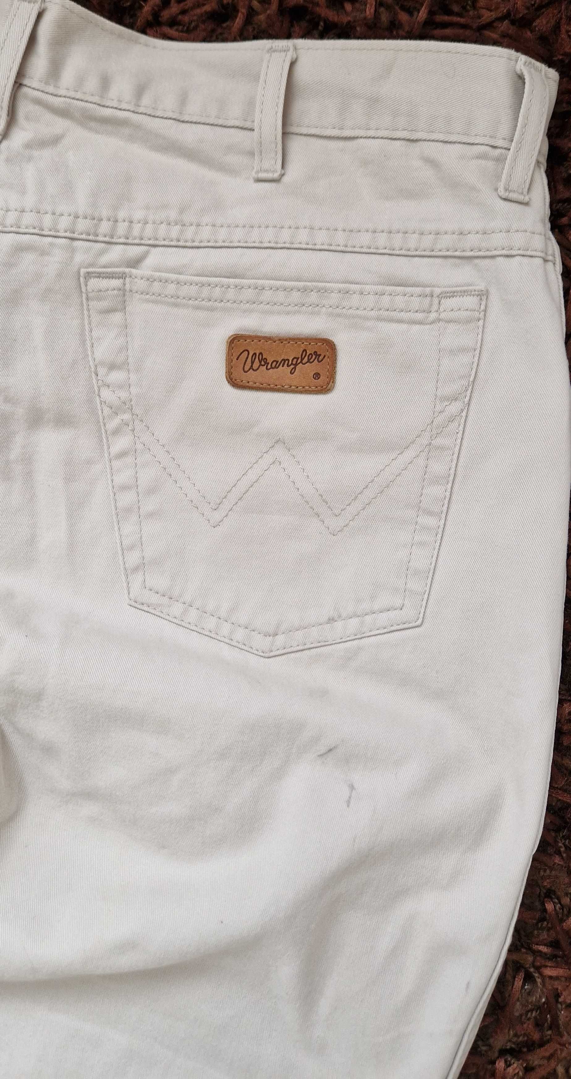 Beżowe spodnie męskie jeans Wrangler Texas W36L32