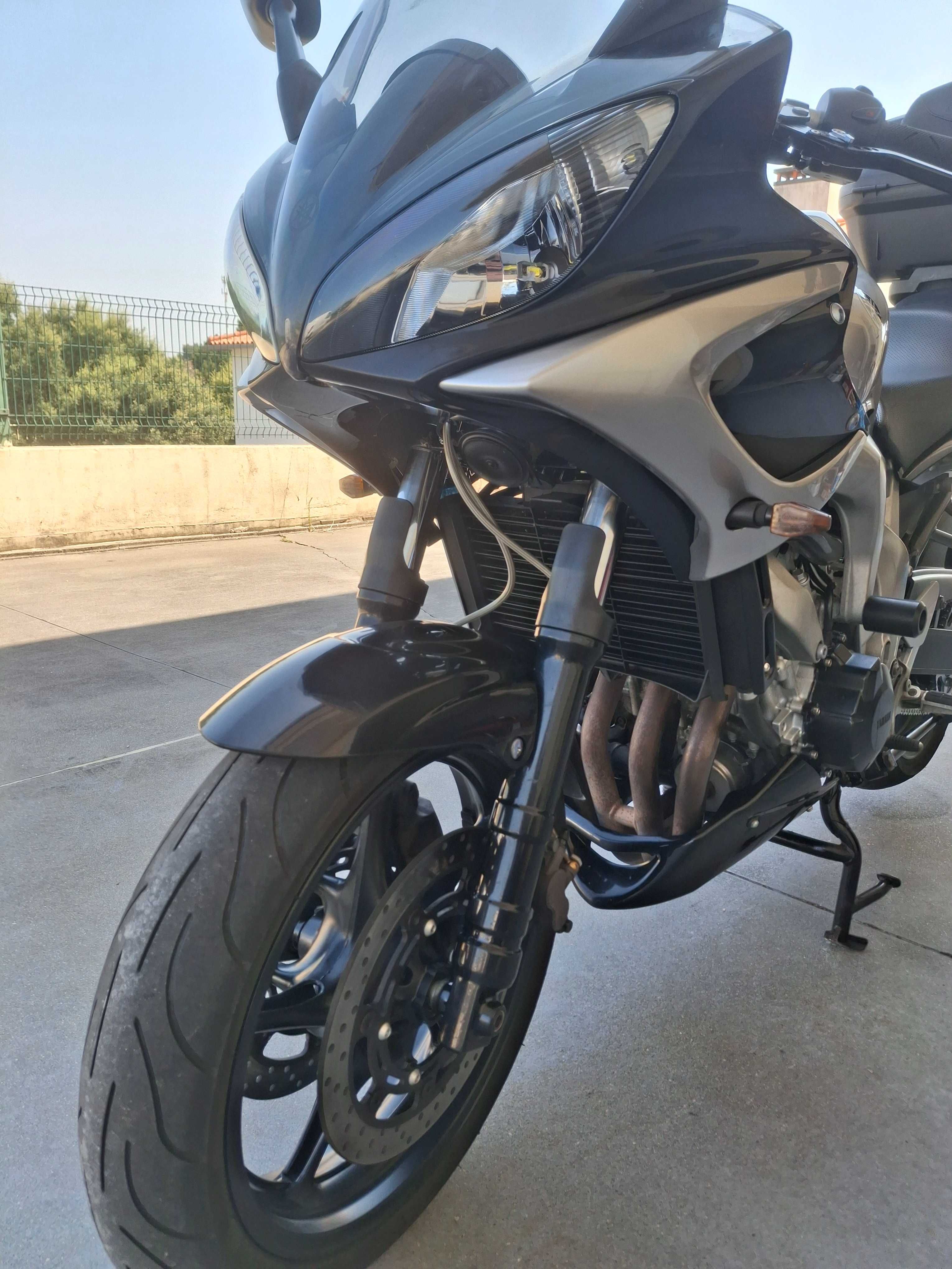 Yamaha Fazer 600 de 2004