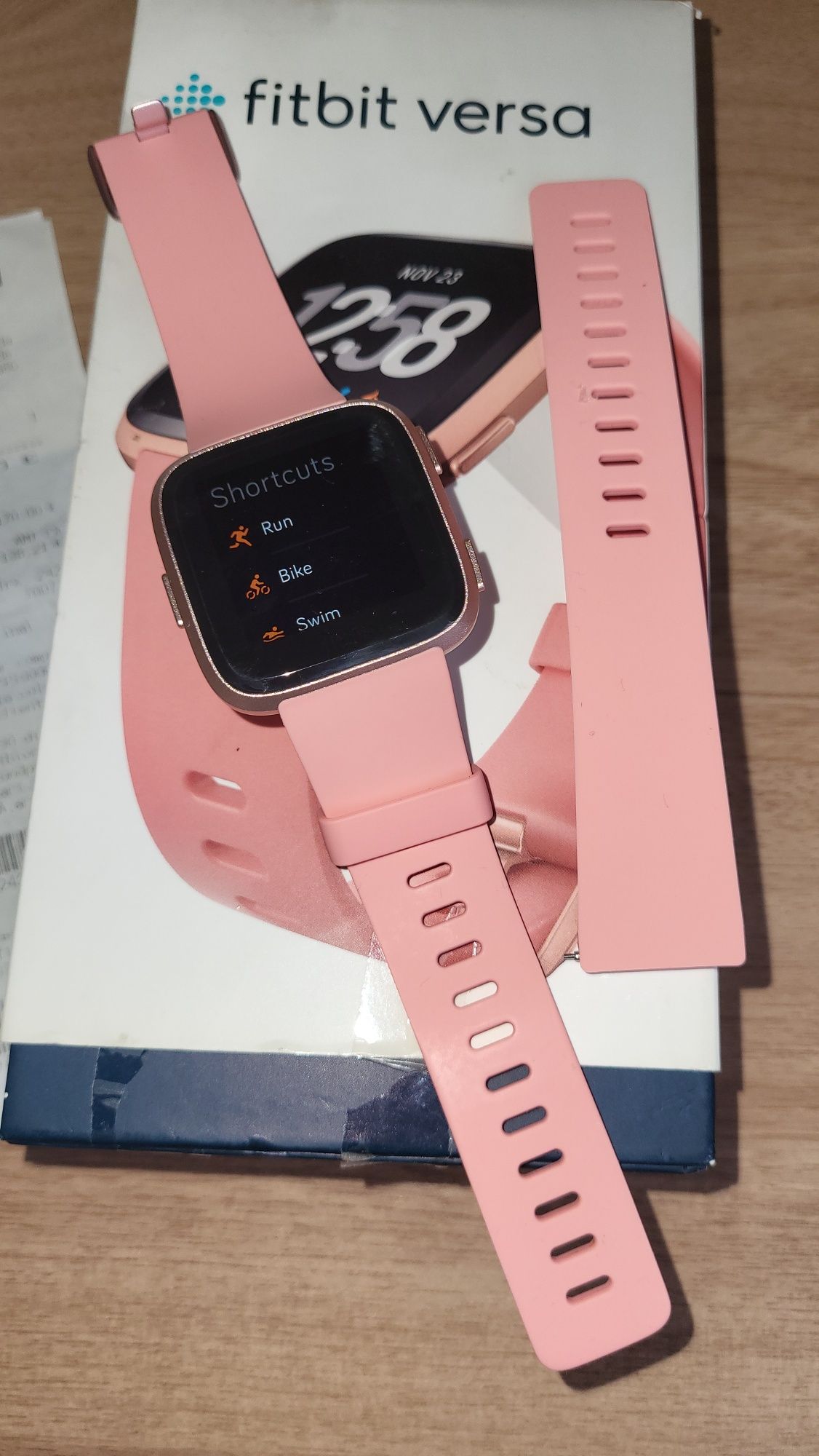 Смарт годинник fitbit versa, фітнес трекер