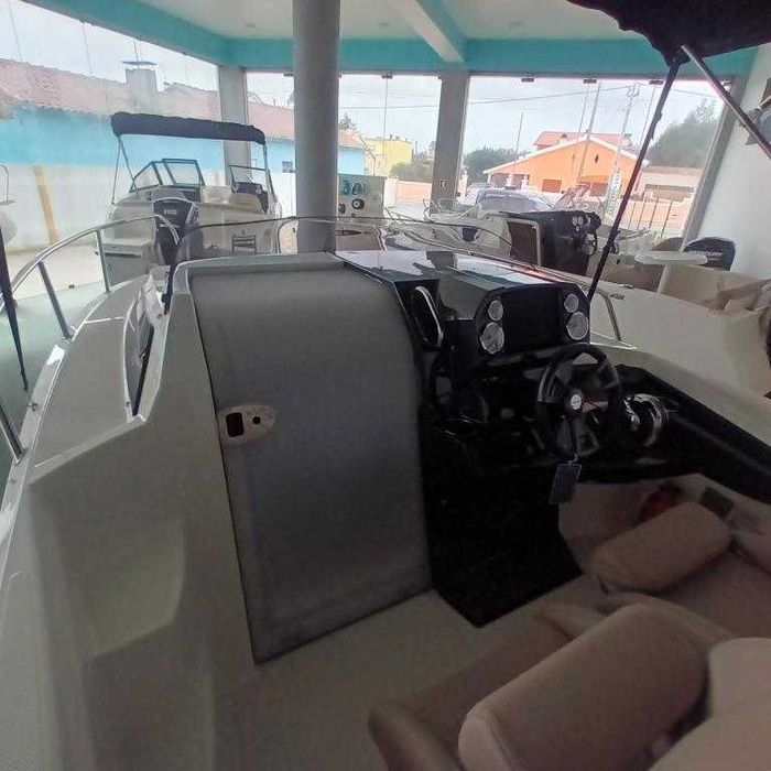 Quicksilver Activ 555 Cabinado c. Mercury 115hp CT ELPT EFI NOVO