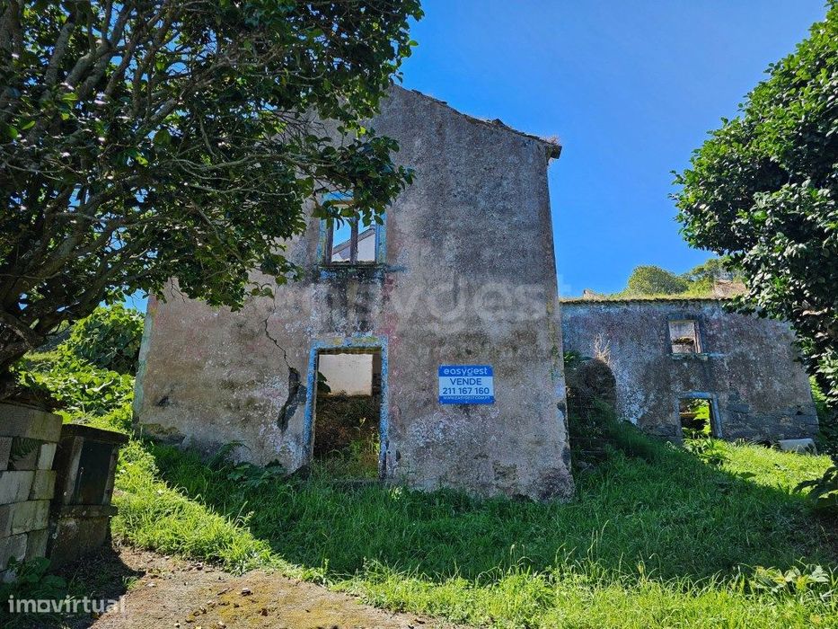 Terreno com ruina e vista mar- Remédios da Bretanha em S. Miguel