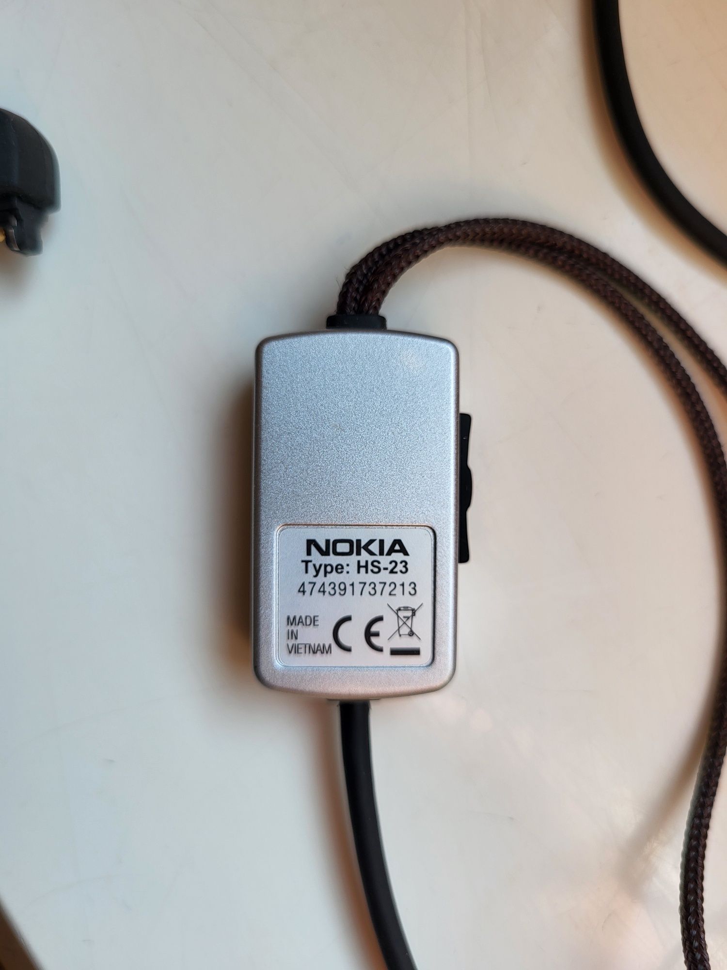 Słuchawki przewodowe Nokia HS-23 – oryginalne, złącze Pop-Port

Słucha