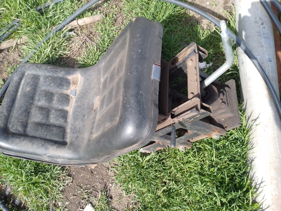 Сидушка на мото трактор с рычагом передачь